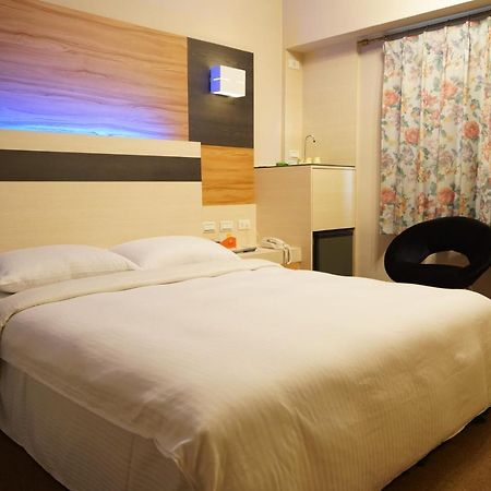 Ying Dai Hotel تاينان المظهر الخارجي الصورة