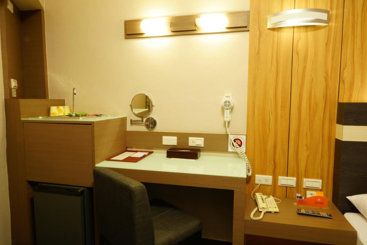 Ying Dai Hotel تاينان المظهر الخارجي الصورة
