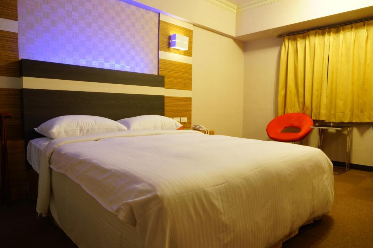 Ying Dai Hotel تاينان المظهر الخارجي الصورة