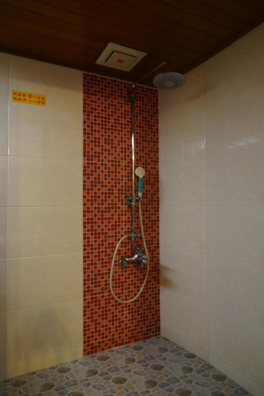 Ying Dai Hotel تاينان المظهر الخارجي الصورة