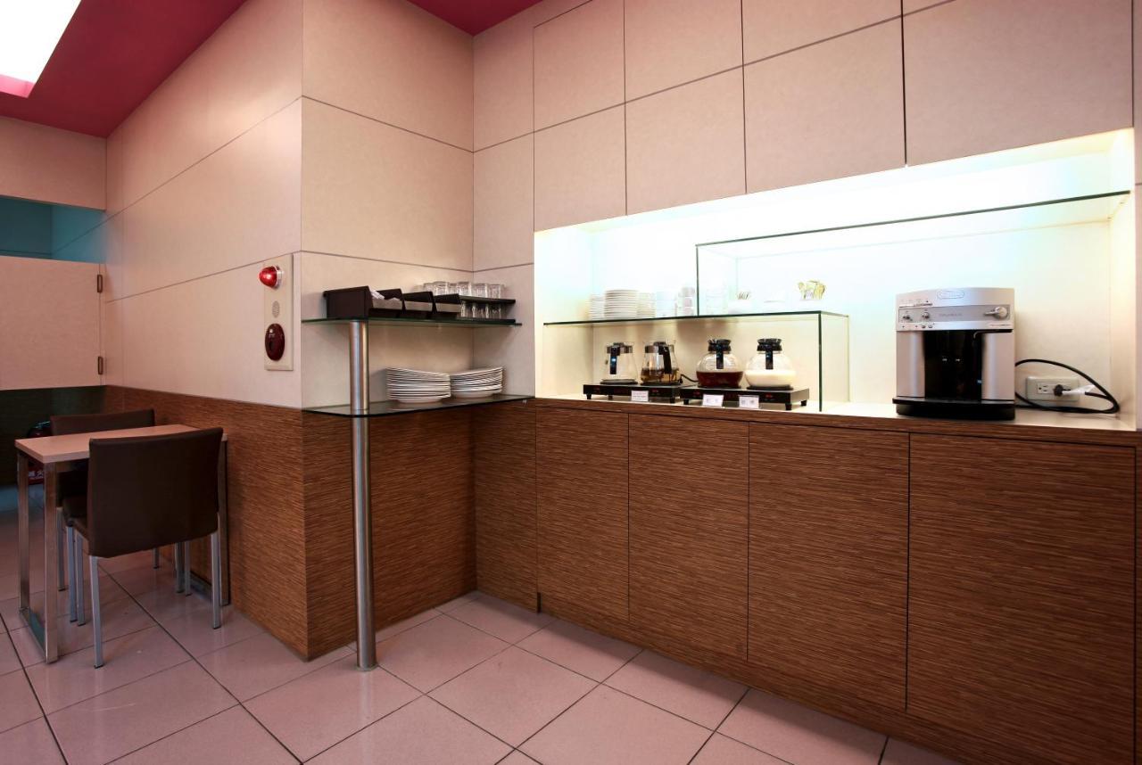 Ying Dai Hotel تاينان المظهر الخارجي الصورة
