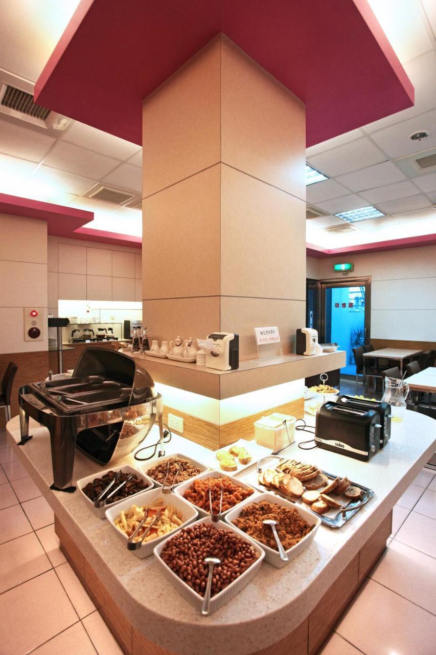 Ying Dai Hotel تاينان المظهر الخارجي الصورة